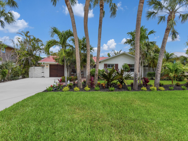 Naples Vacation Home With Private Pool Short Walk To Beach